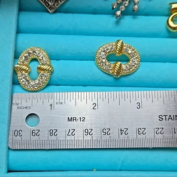 Vintage Gold-toned rhinestones earrings - Picture 16 of 16